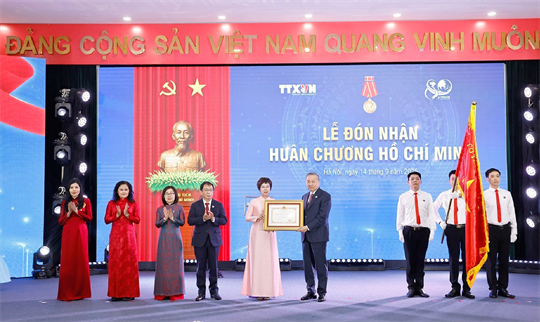 Secretario general To Lam otorga por tercera vez Orden Ho Chi Minh a la VNA
